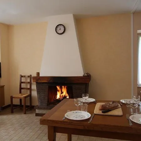 Charmante Maison Traditionnelle Avec Jeux, Terrasse Et Parking A - Fr-1-582-78 * Lantriac