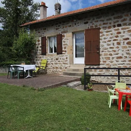 Charmante Maison Traditionnelle Avec Jeux, Terrasse Et Parking A - Fr-1-582-78 * Lantriac