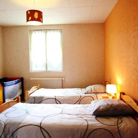 Charmante Maison Traditionnelle Avec Jeux, Terrasse Et Parking A - Fr-1-582-78 Lantriac